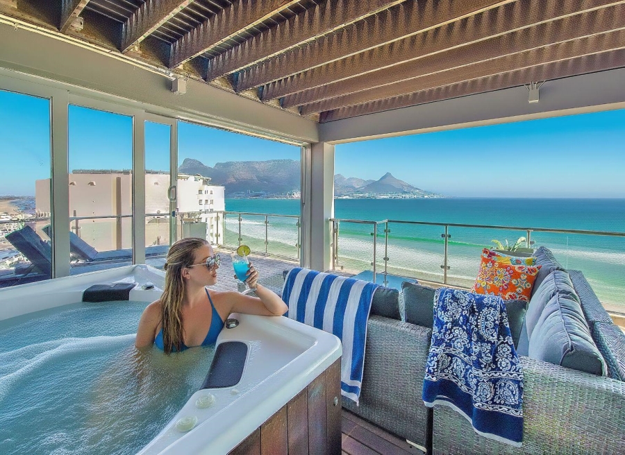 4 Bedroom Property for Sale in Bloubergrant Western Cape